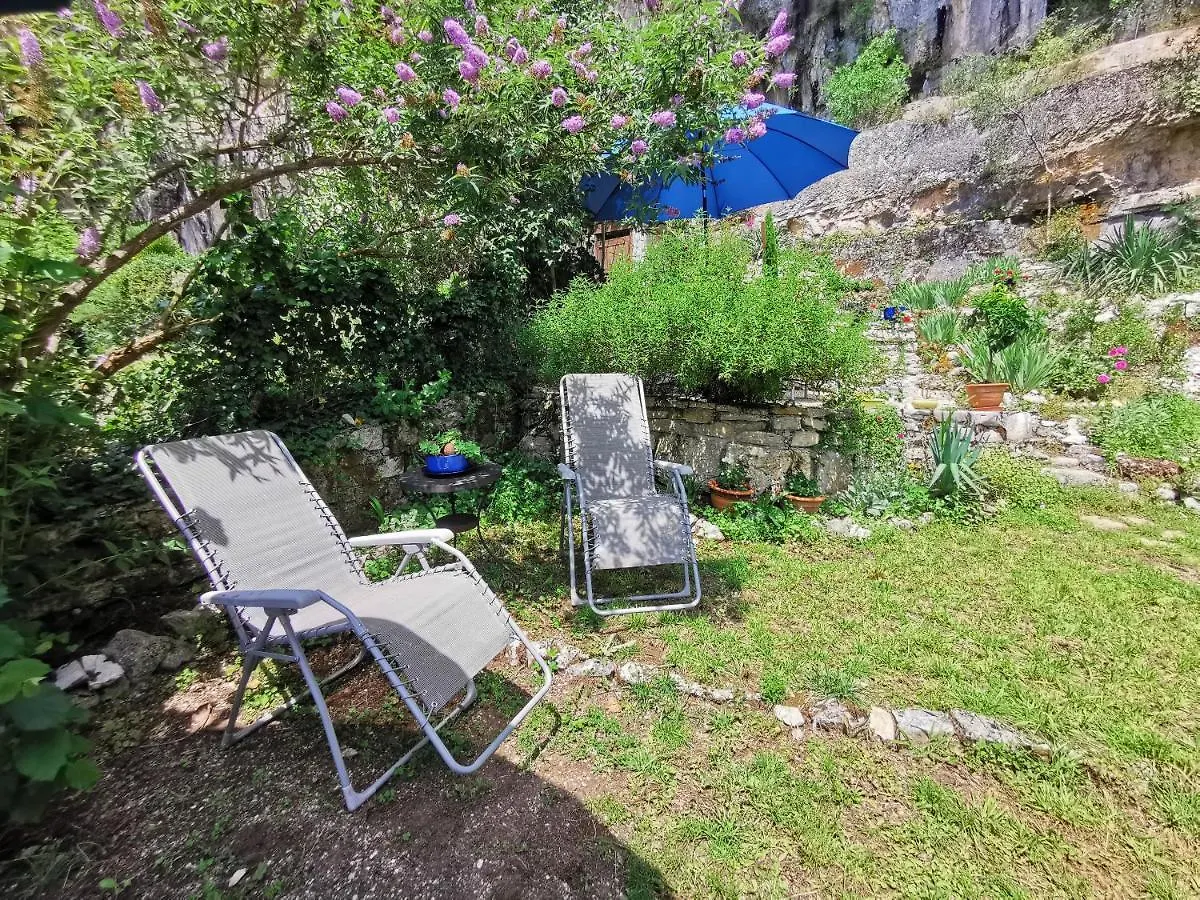 Gites Un Jardin Dans La Falaise Cabrerets 0*,