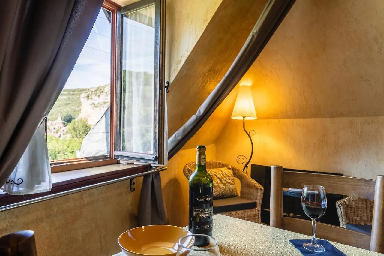 Apartment Gites Un Jardin Dans La Falaise Cabrerets France