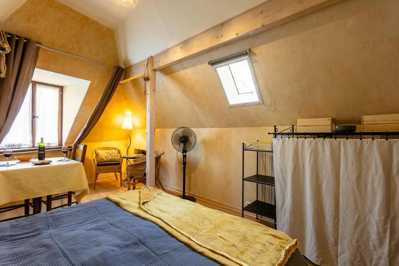 Gites Un Jardin Dans La Falaise Cabrerets Apartment