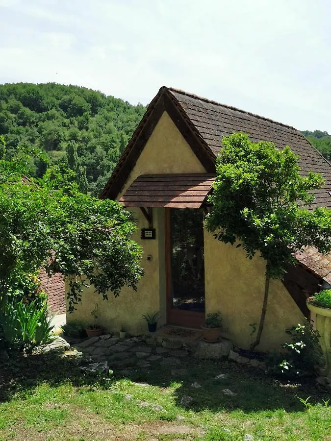 Gites Un Jardin Dans La Falaise Cabrerets Apartment