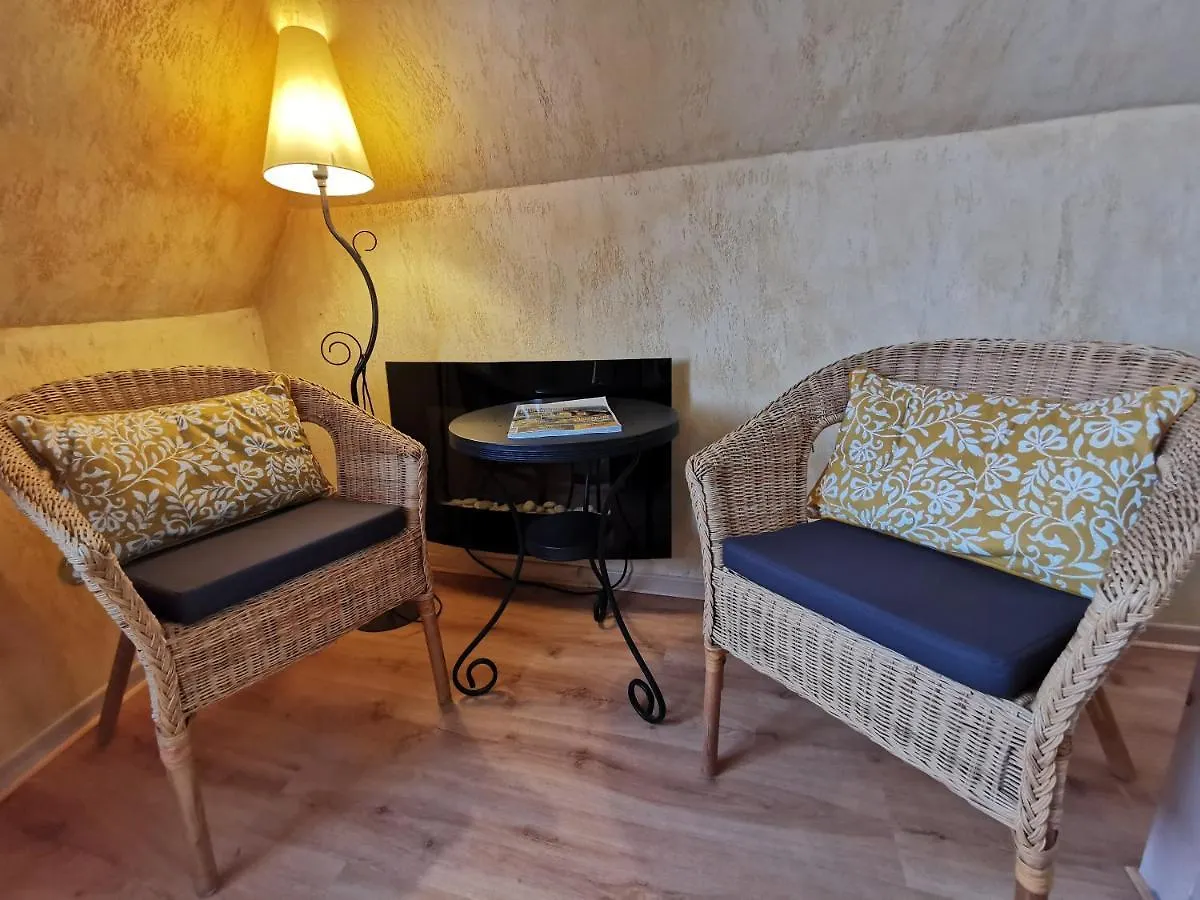 Gites Un Jardin Dans La Falaise Cabrerets Apartment