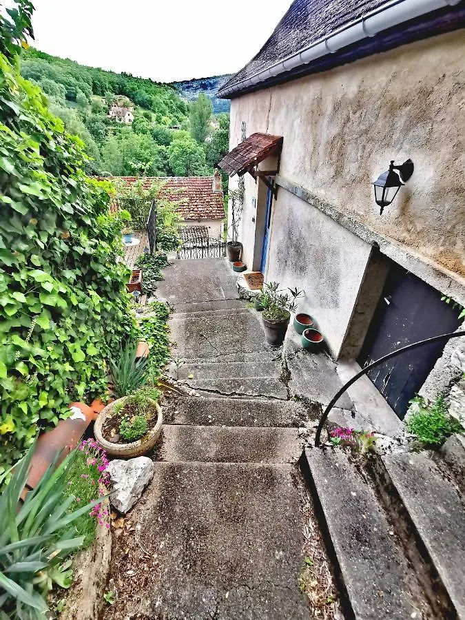 Gites Un Jardin Dans La Falaise Cabrerets