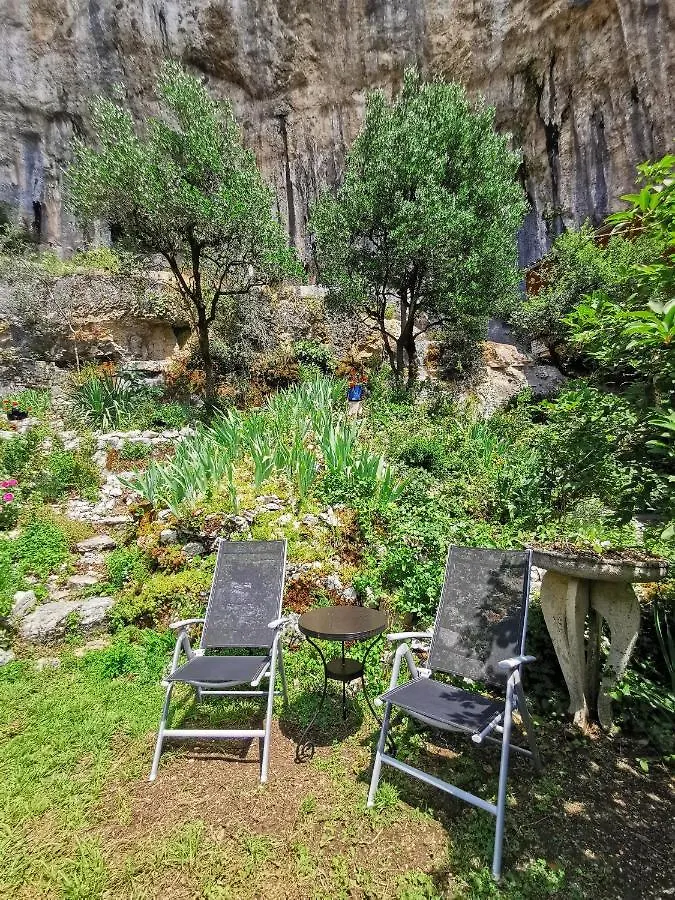 Gites Un Jardin Dans La Falaise Cabrerets 0*,
